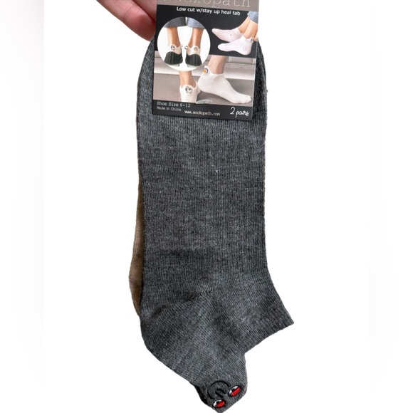 Women's Low Cut Socks With Stay Up Heel Tab Face Design NWT - Picture 2 of 6